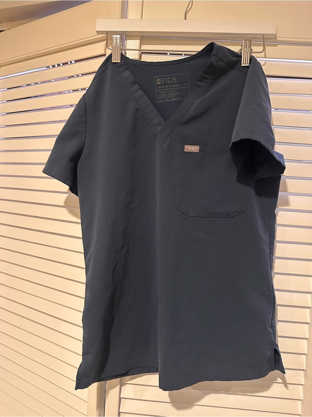 Figs Navy Technical Scrub Top (XS) and Joggers (S)